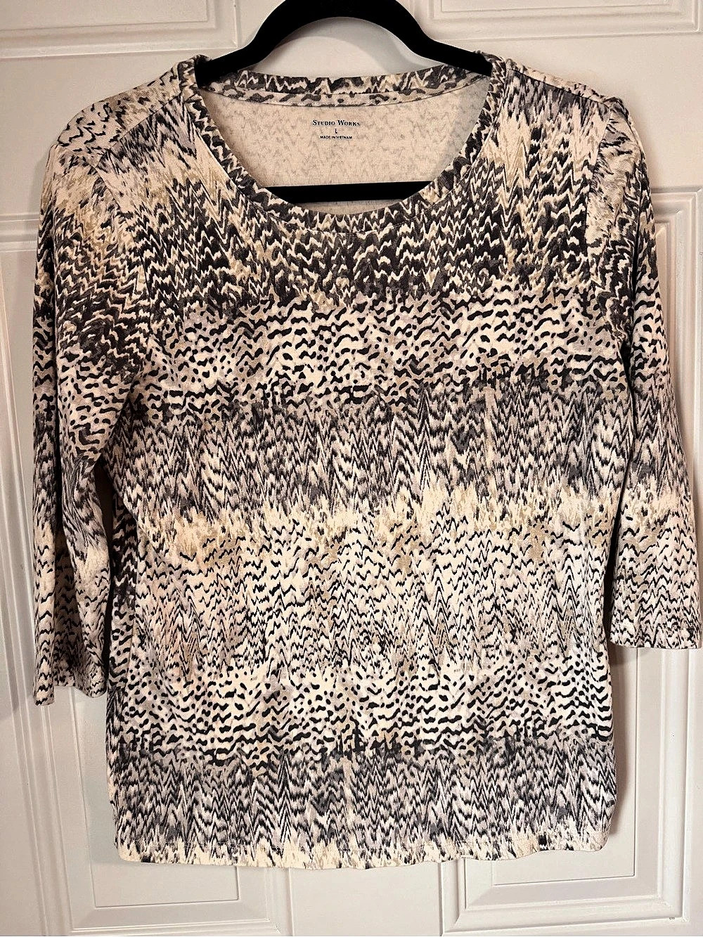 Studio Works Abstract Print Long Sleeve Cotton Top in Gray & Cream